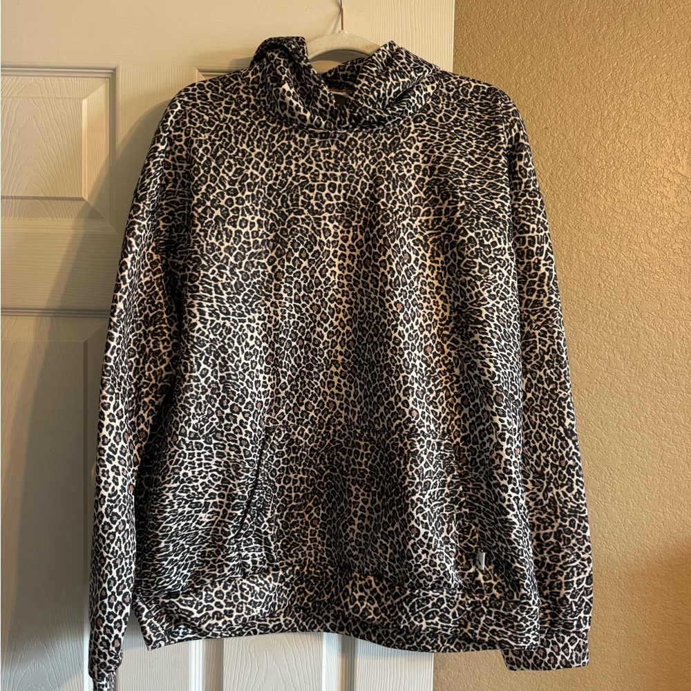Chic Leopard Print Jacket - image 1